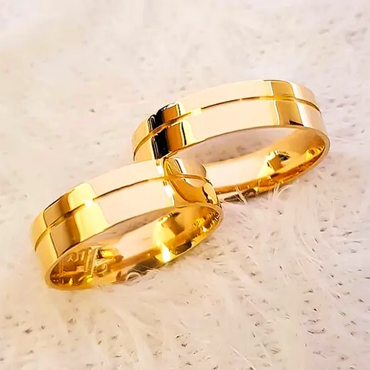 PAR DE ALIANÇAS DE OURO 18K RETA COM FRISO LATERAL 5MM 6G
